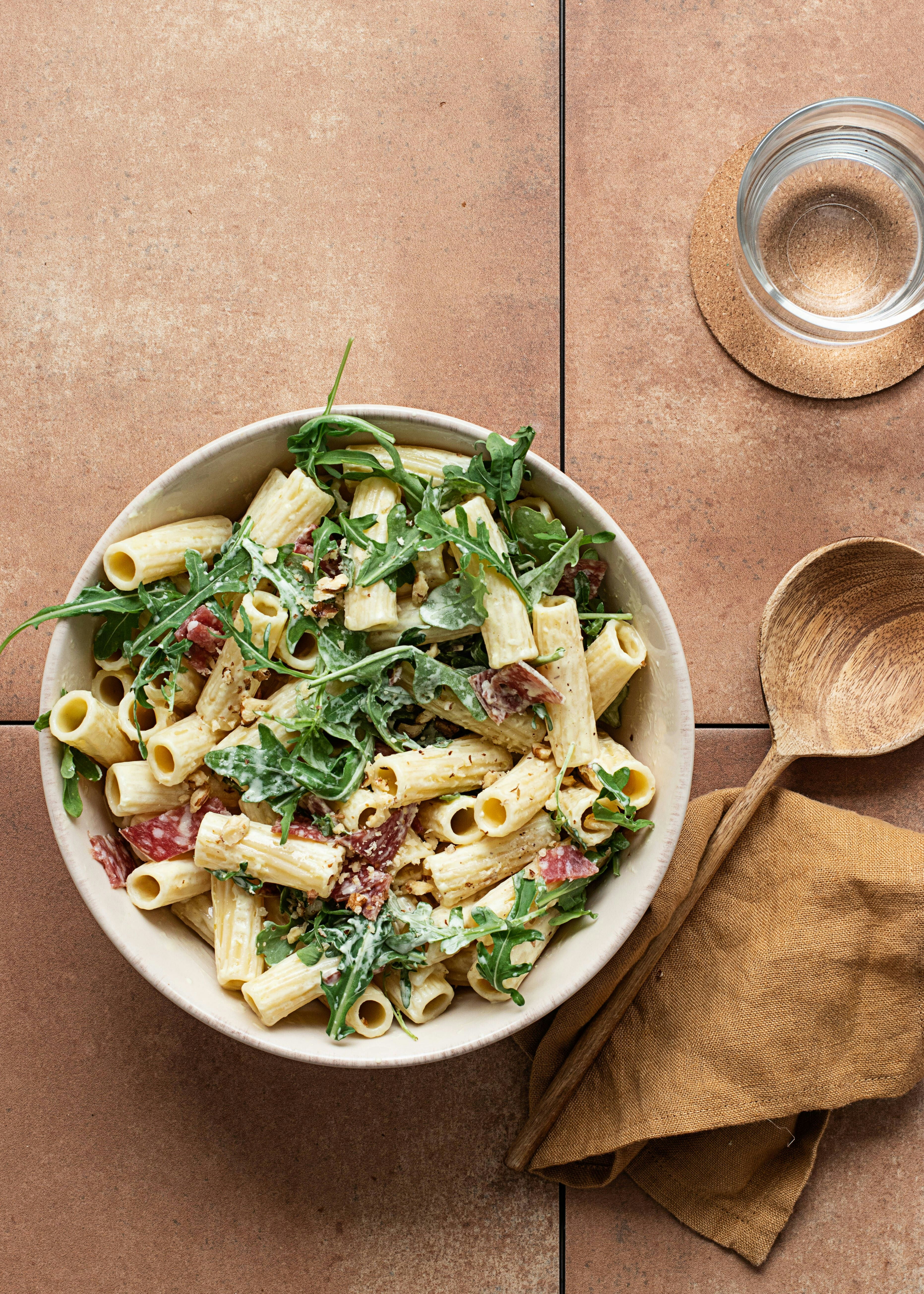 Was für ein geniales Rezept! Herrlicher Nudelsalat mit Salami und ...