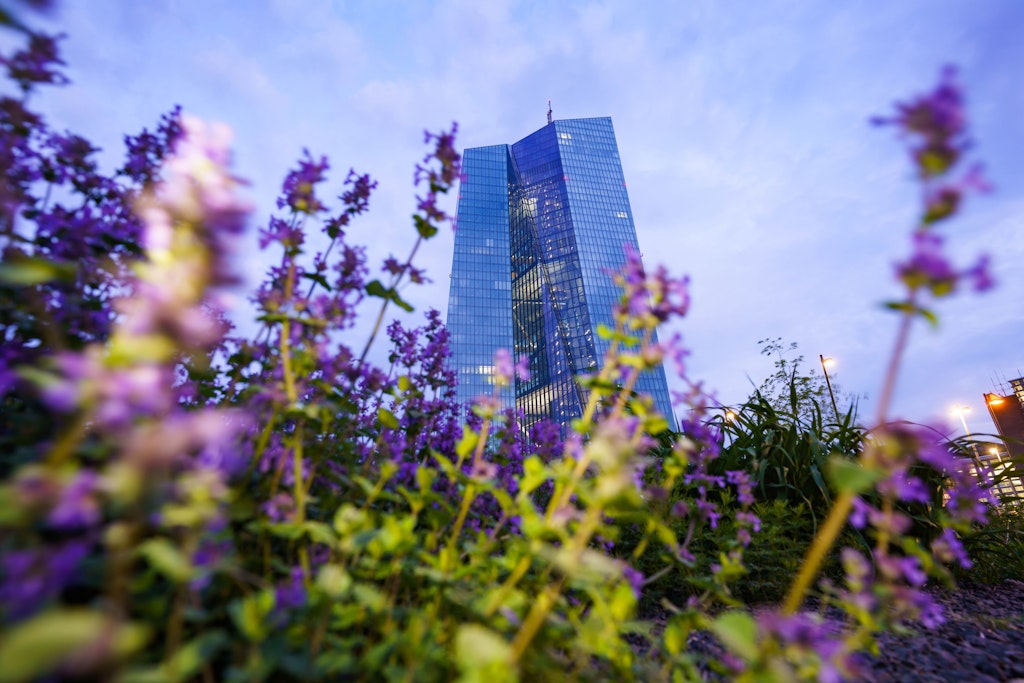 Im Sommer will die Europäische Zentralbank die Zinsen anheben, um die Inflation zu bremsen.