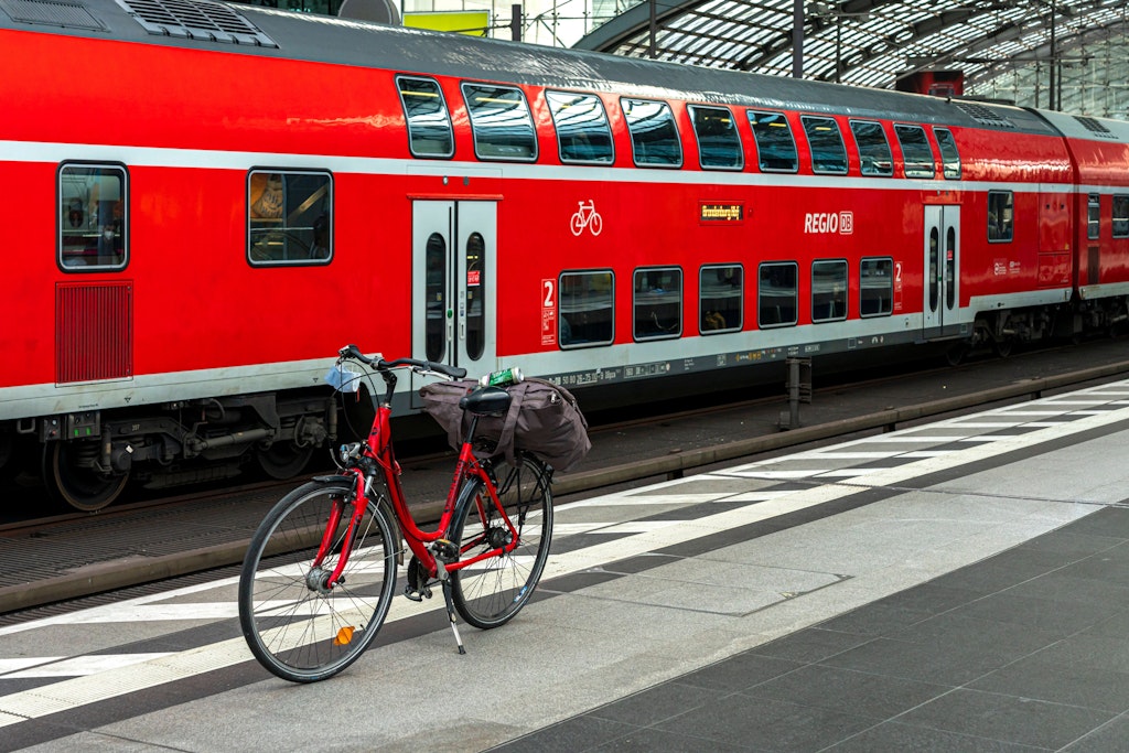 Ein Nahverkehrszug am Berliner Hauptbahnhof. Nicht in jedem Regio gilt das 9-Euro-Ticket.