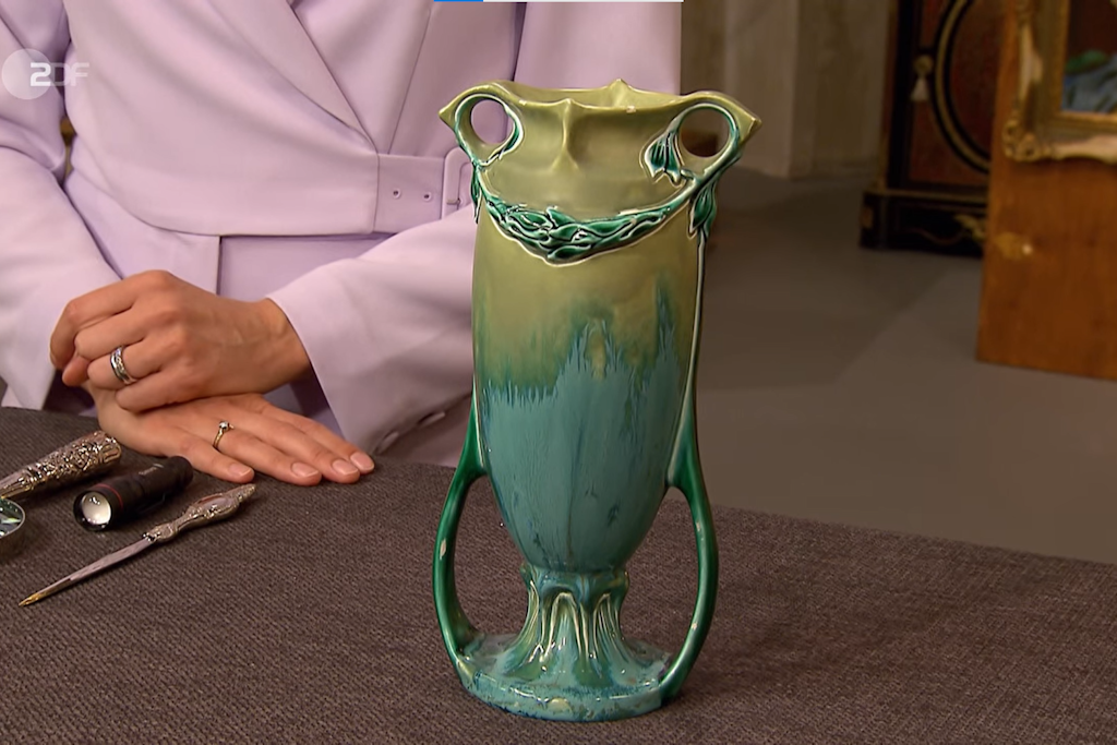 Alles an der Vase ist etwas besonderes, vom Farbstil bis zum Design