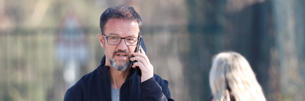 Die Drähte glühen: Hertha-Boss Fredi Bobic zog in nur einer Woche einen neuen Trainer und zwei Spieler an Land. Weitere werden folgen.