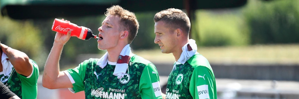 Gestern noch im grünen Dress von Greuther Fürth, morgen in der Alten Försterei: Der 1. FC Union führt die Freunde Paul Jaeckel (l.) und Paul Seguin wieder zusammen.