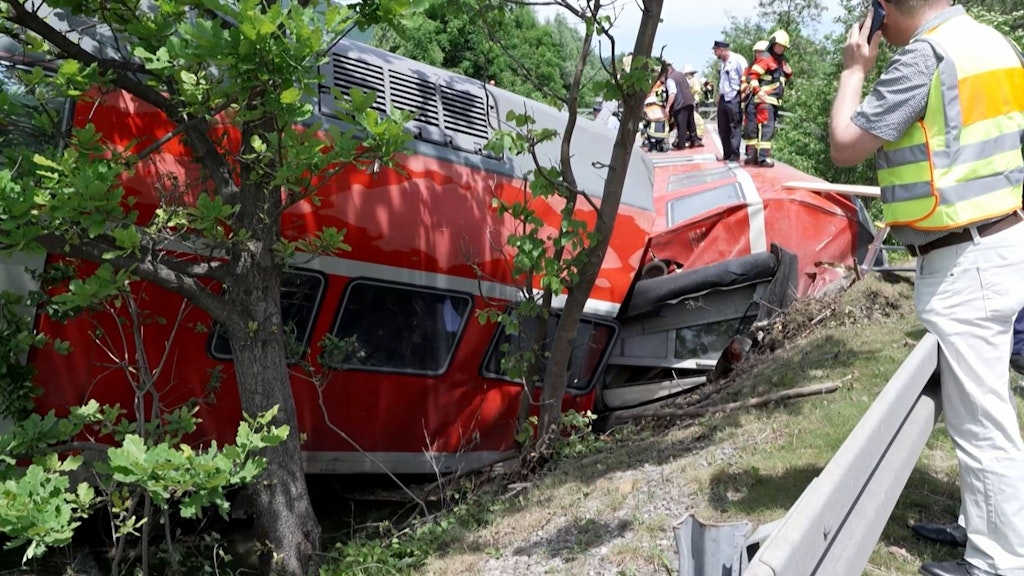 Mindestens drei Menschen wurden bei dem Unglück getötet.
