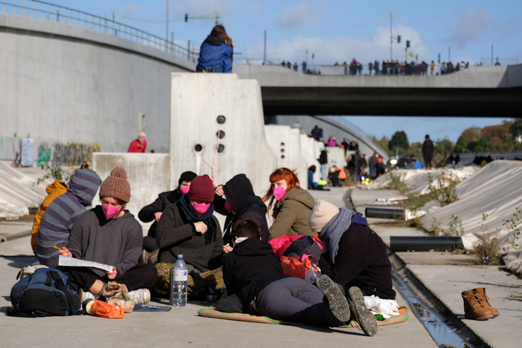 Klimaschützer protestieren schon seit Jahren gegen den Weiterbau der A100 in Berlin.