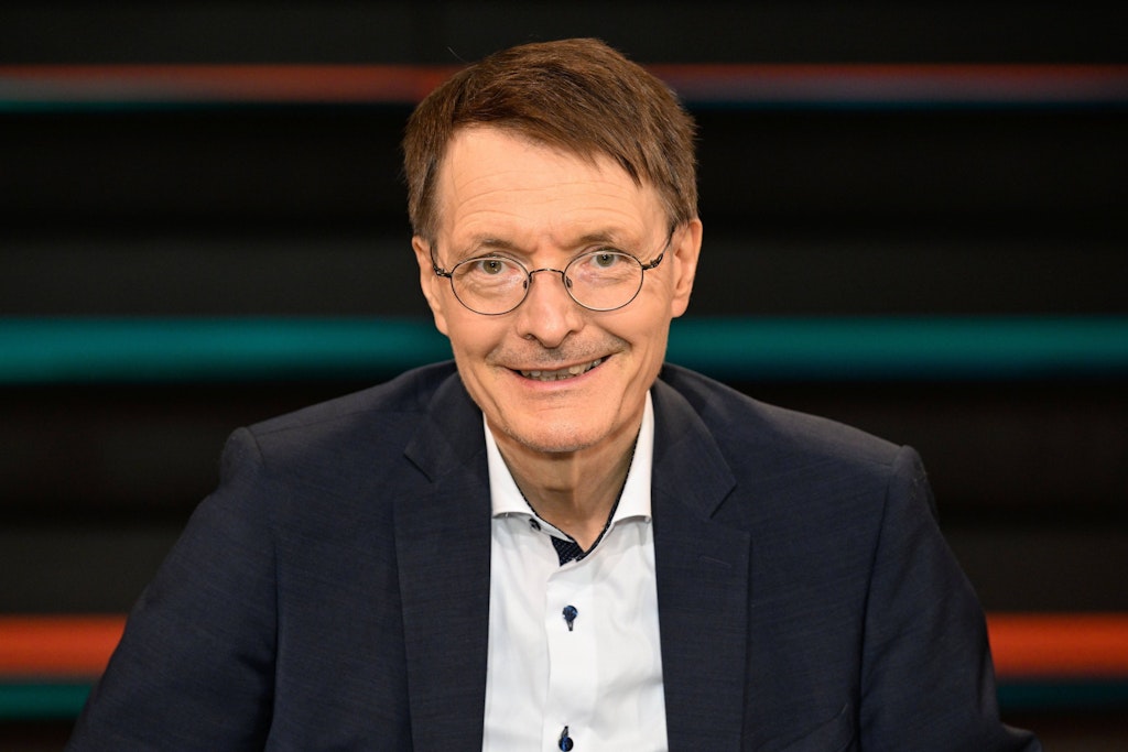 Auch Karl Lauterbach nimmt an der neuen Comedy-Show One Mic Stand teil.