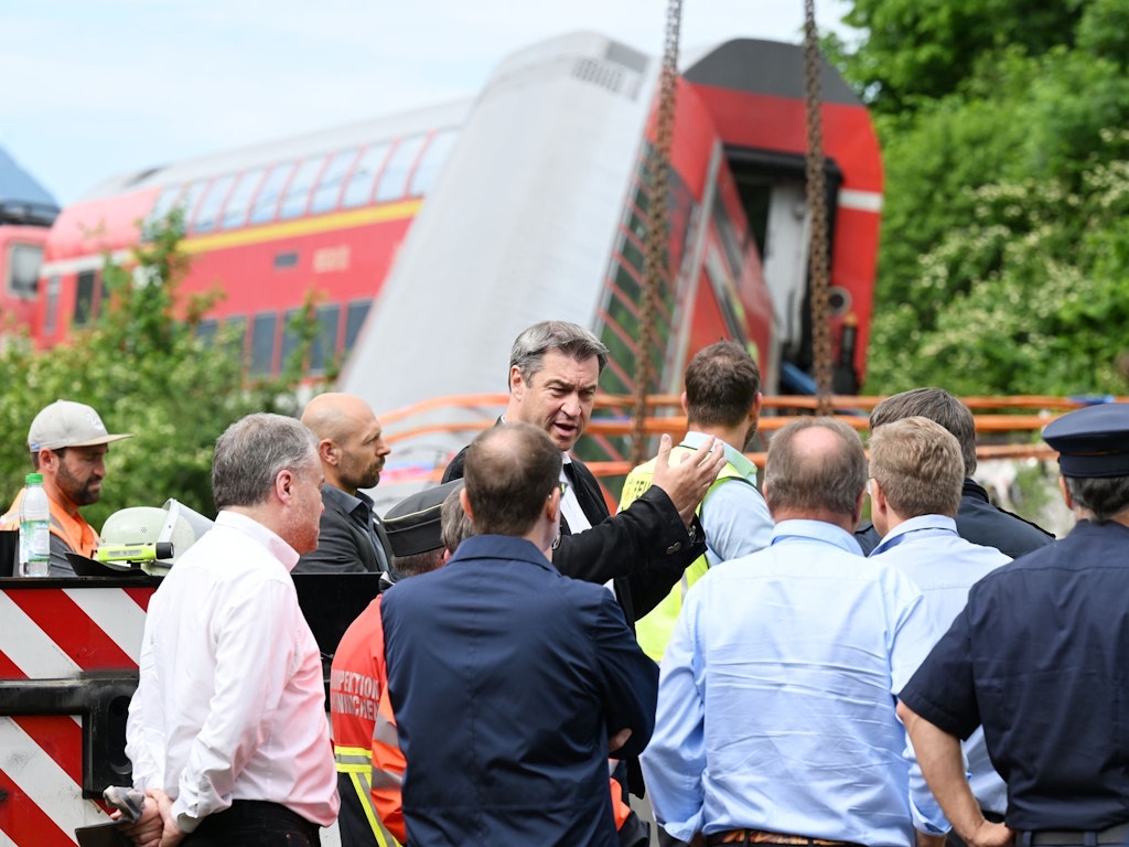 Der bayerische Ministerpräsident Markus Söder am Unglücksort.