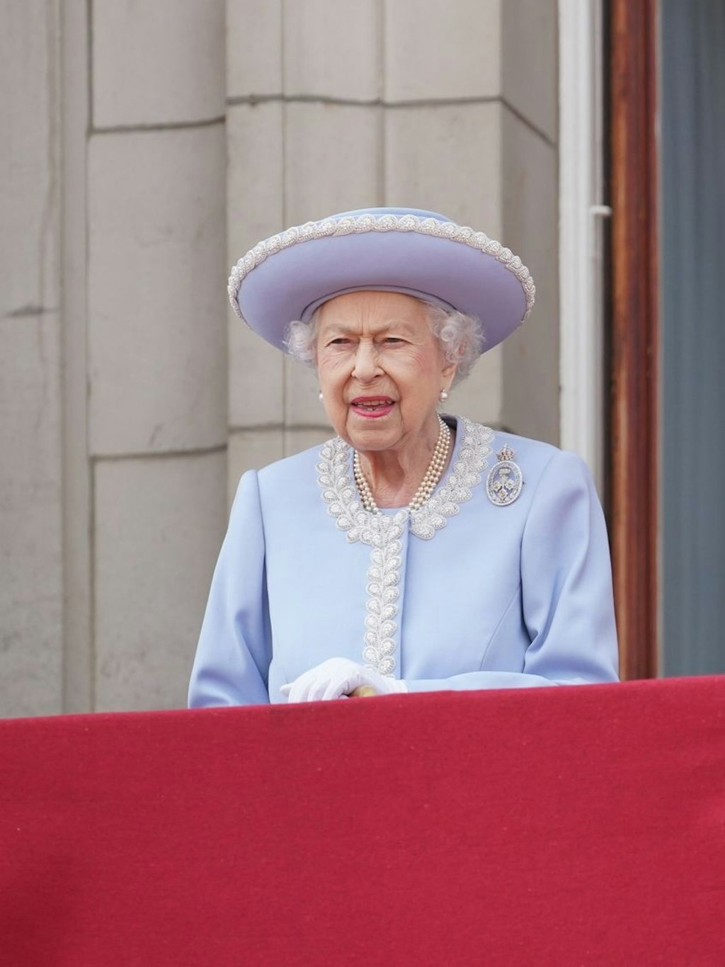 Am Donnerstag hatte sich Königin Elizabeth II. noch auf einem Balkon des Buckingham-Palasts gezeigt.