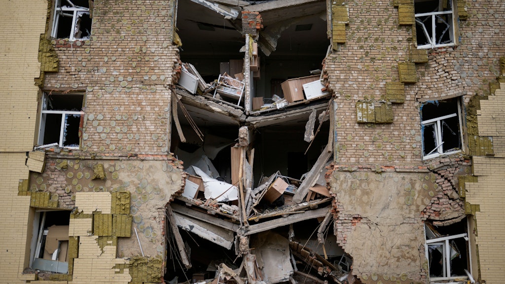 Dieses Gebäude in Bakhmut im Osten der Ukraine wurde schwer zerstört.