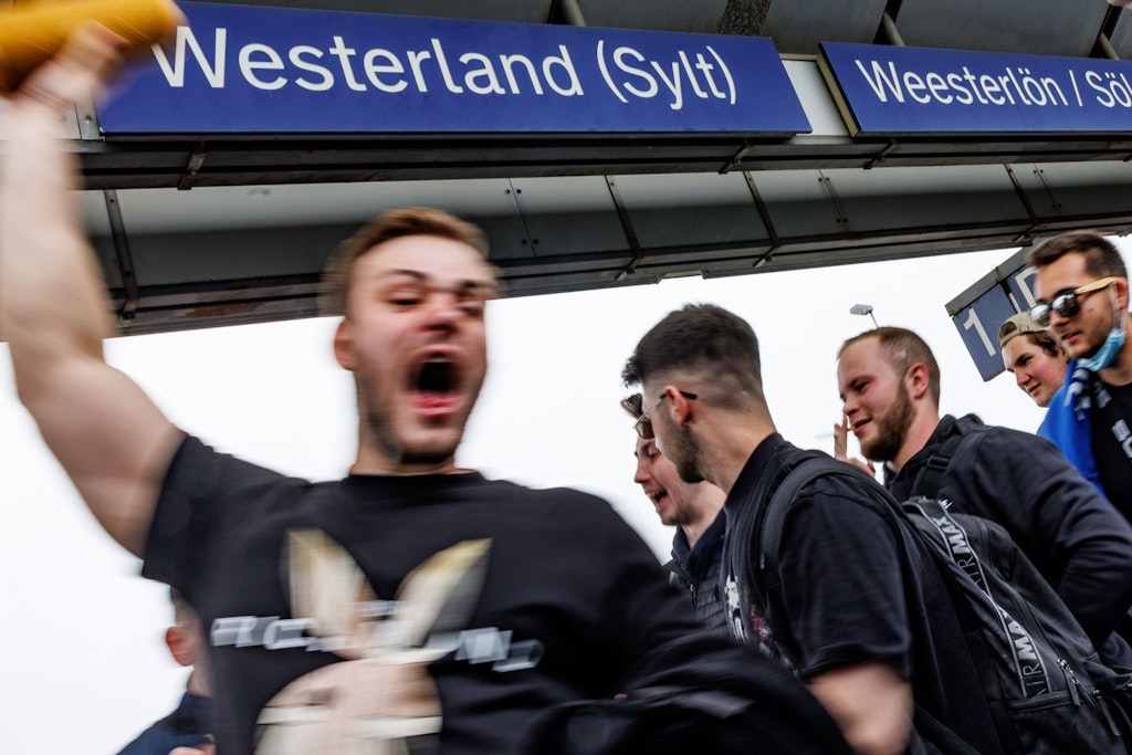 Partystimmung schon bei der Ankunft: 9-Euro-Touristen fluteten am Pfingstwochenende die Insel Sylt.