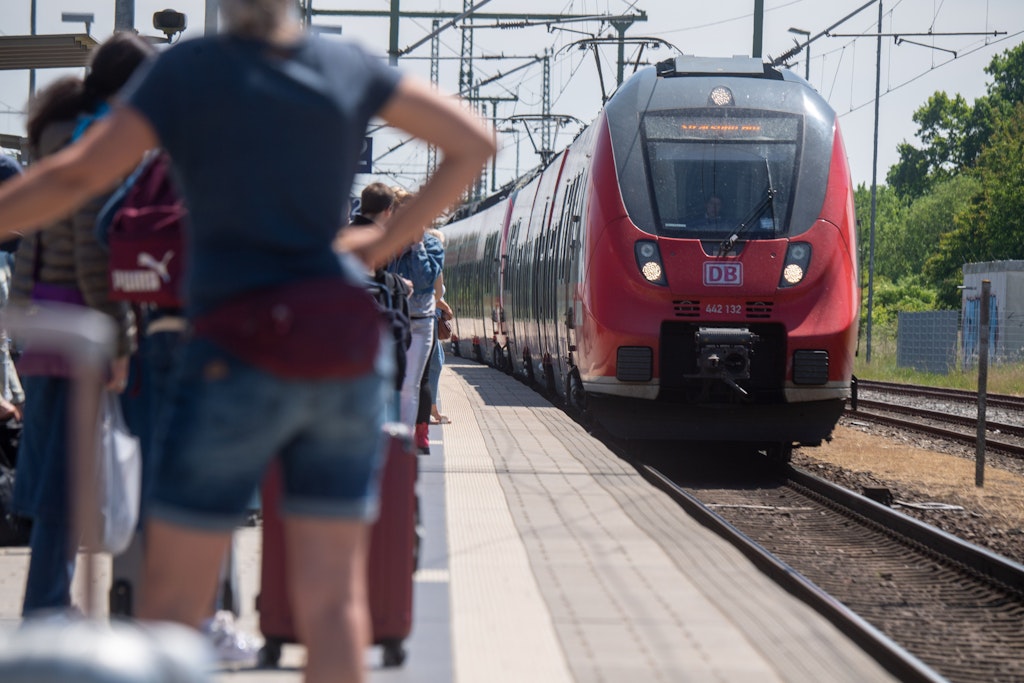 Zahlreiche Menschen wollen das 9-Euro-Ticket nutzen.