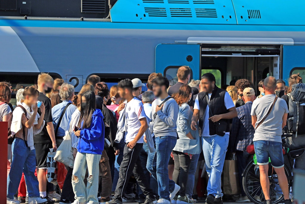 Volle Bahnsteige in Deutschland - hier in Essen.