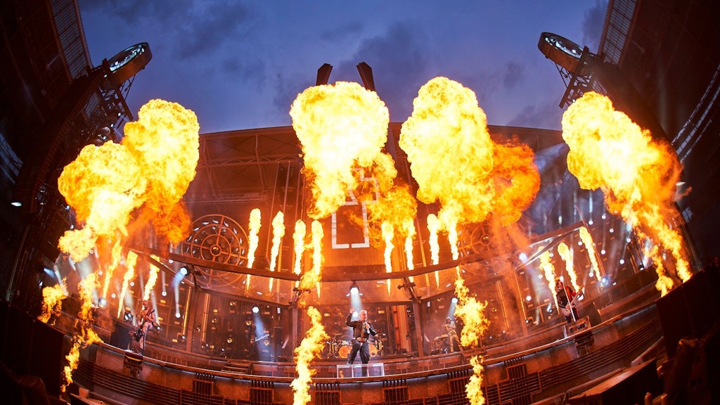 Die martialische Bühnenshow von Rammstein begeisterte die Fans.