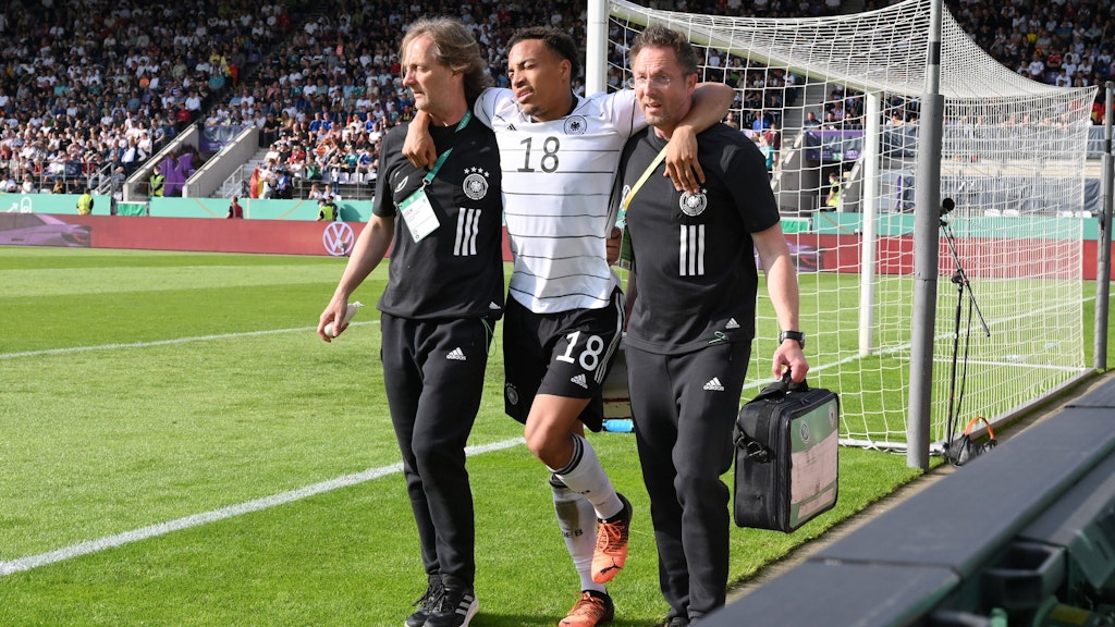 Jamie Leweling, Neuzugang des 1. FC Union, wurde bei der U21 verletzt ausgewechselt.