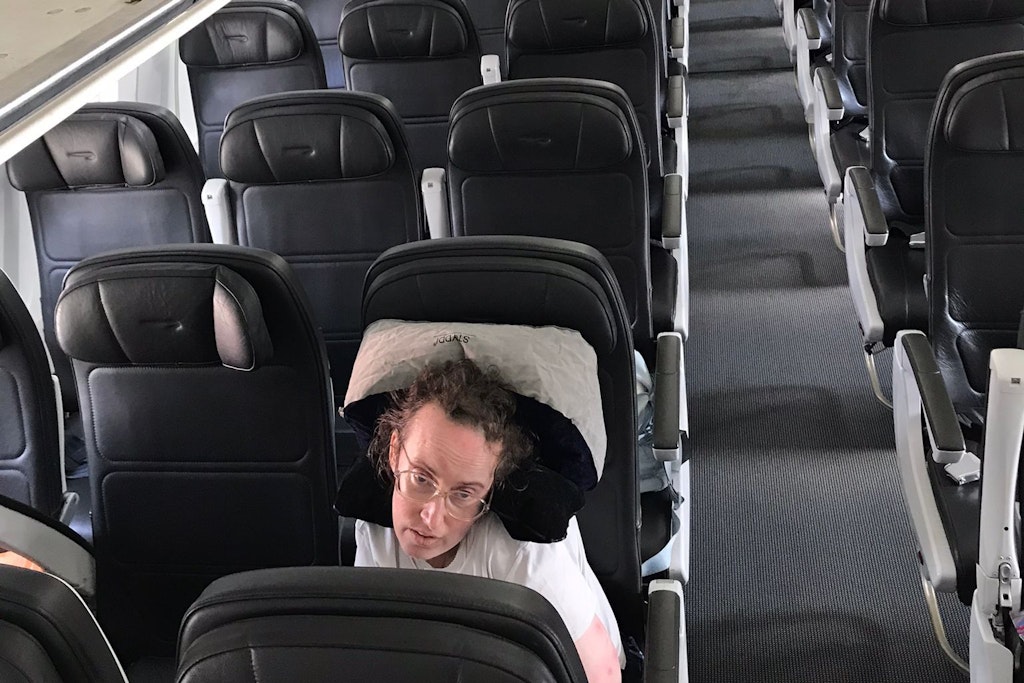 Victoria Brignell musste anderthalb Stunden im Flugzeug ausharren.