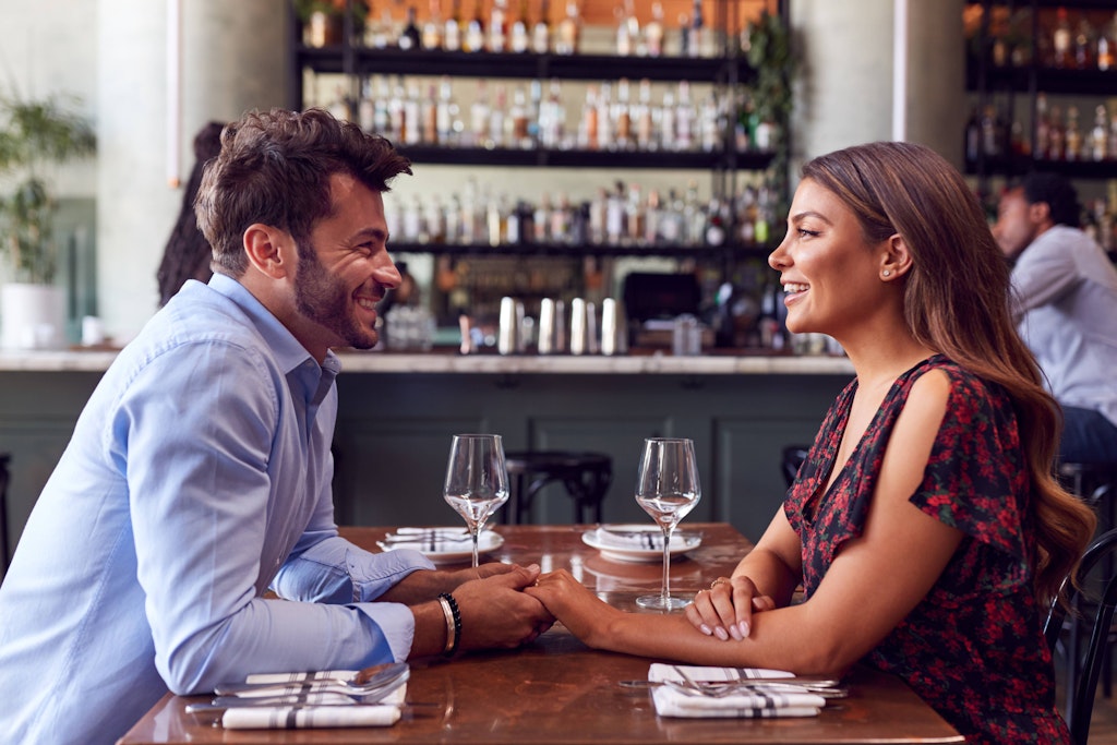 Viele Paare gehen beim ersten Date ins Restaurant - doch das kann auch gehörig in die Hose gehen, das beweisen die #worstfirstdates.