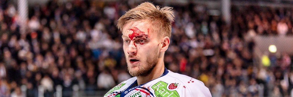 Eisbär Manuel Wiederer wurde im Finale in München hart rangenommen.
