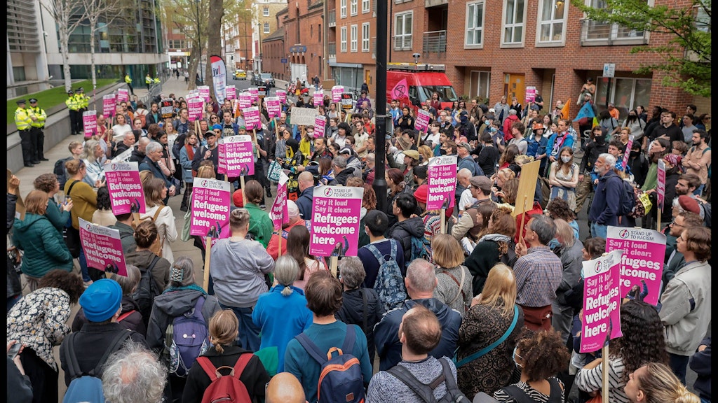 In London protestierten viele Briten gegen das neue Migrations-Abkommen.