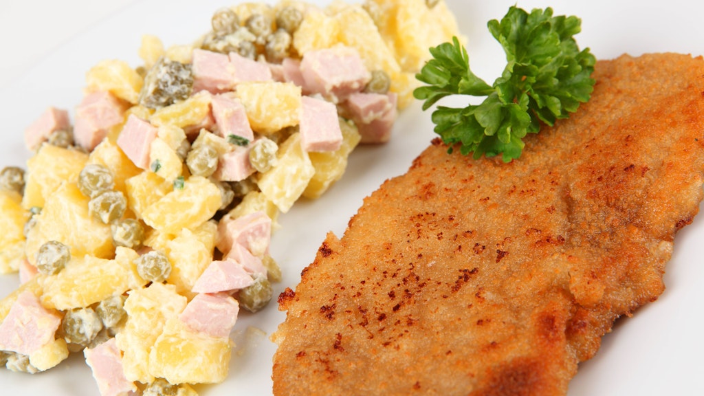 Der Kartoffelsalat nach dem einfachen Rezept schmeckt zum Grillfleisch, aber ist auch die perfekte Beilage für Schnitzel oder andere Fleischgerichte.