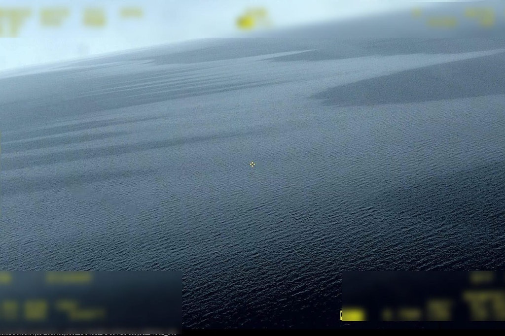 Derzeit besteht laut schwedischer Küstenwache keine Gefahr, dass die unbekannte Substanz an Land gelangt.