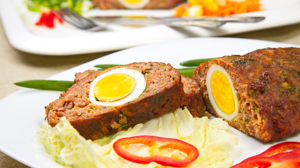 Meat can also be beautifully stuffed with boiled eggs - you can find out how in the recipe.