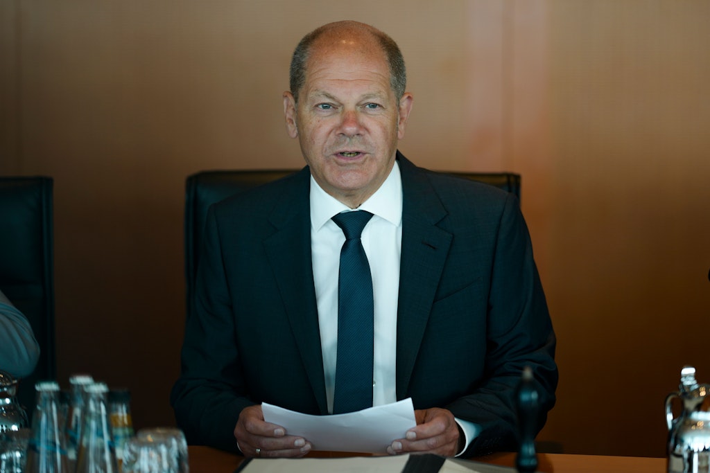 Olaf Scholz sagt der Ukraine weitere Unterstützung zu.