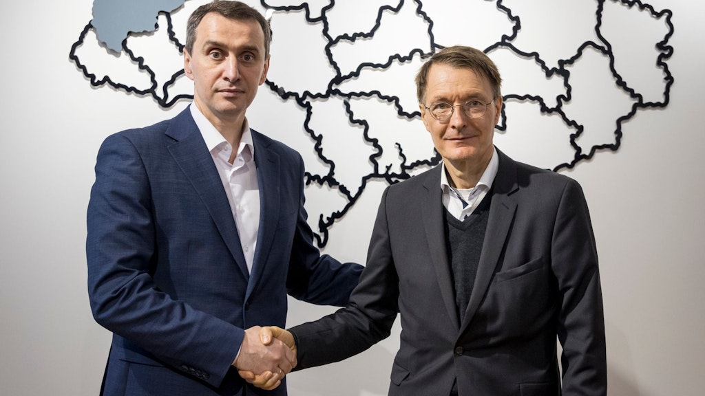 Karl Lauterbach mit seinem ukrainischen Amtskollegen Wiktor Ljaschko in Lwiw.