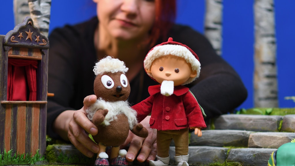 In einer der neuen Sandmännchen-Folgen treffen Pittiplatsch und das Sandmännchen erstmals aufeinander.