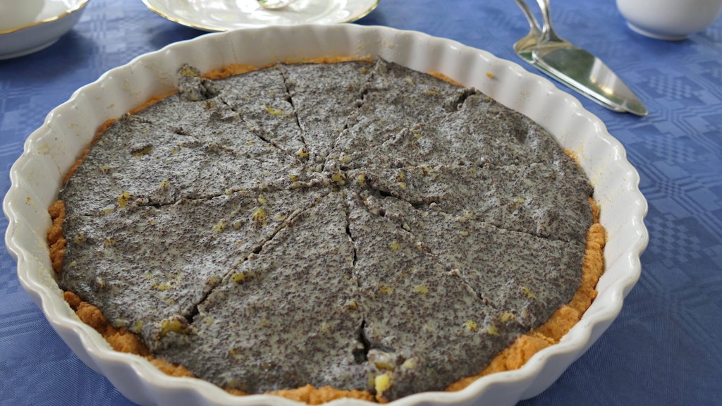 Der leckere Mohnkuchen kann natürlich auch in einer runden Form zubereitet werden.