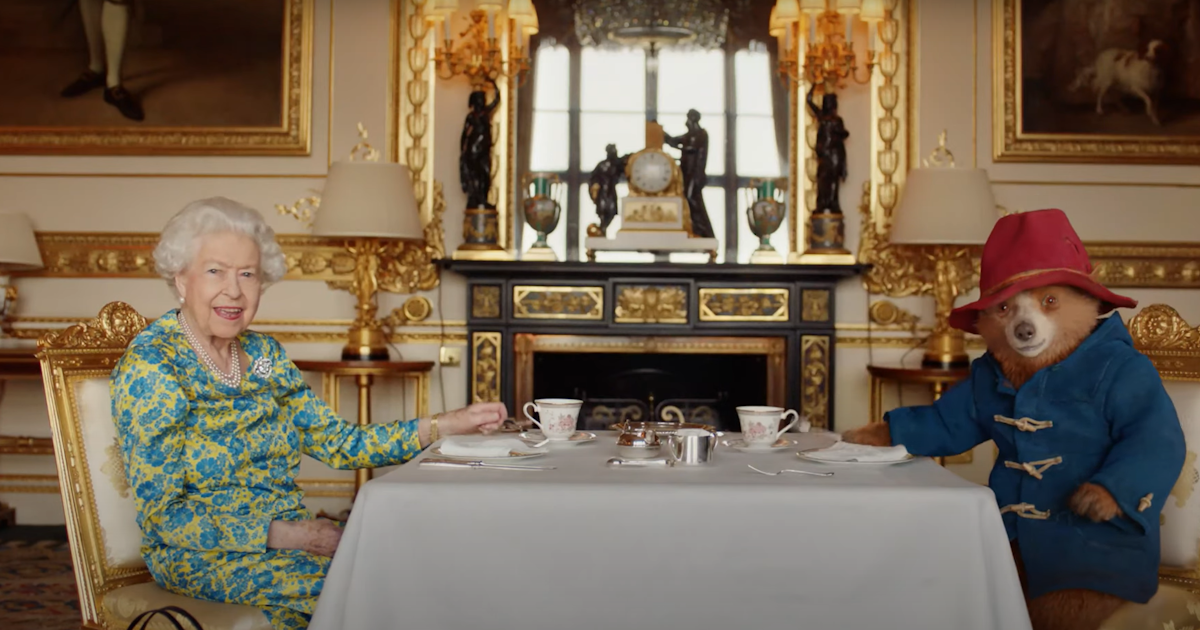 MIT VIDEO Das MÜSSEN Sie gesehen haben! Hier trifft die Queen den ...