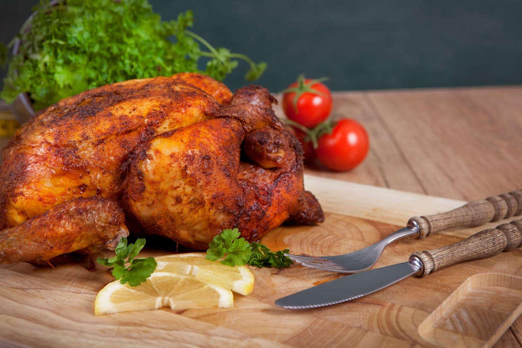 Viele lieben ihn, den leckeren Broiler: Knusprige Haut, zartes Fleisch - und selbst im eigenen Ofen und mit dem richtigen Rezept gelingt es.