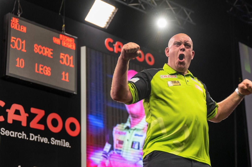 Jubel auf der Bühne: Michael van Gerwen gewann das Final-Turnier in Berlin.