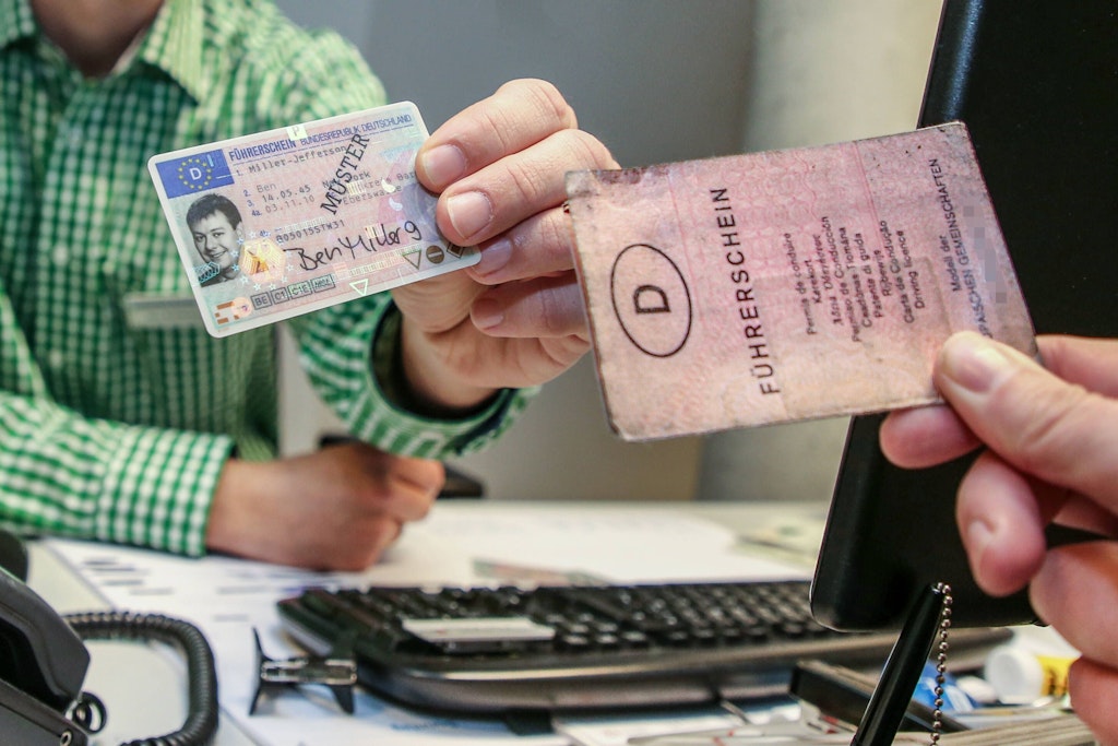 Alt gegen Neu – der Führerschein-Tausch läuft über Jahre. Aber man sollte die Fristen kennen.