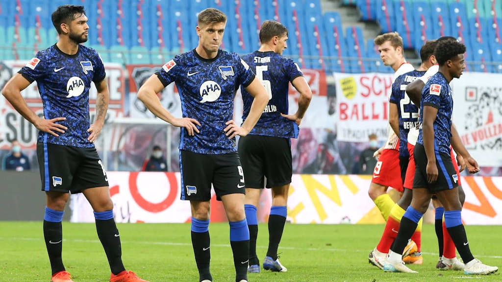 Omar Alderete (l.) und Kris Piatek (M.) kehren nach einem Jahr vorerst wieder zu Hertha BSC zurück. Wichtige Millionen werden sie wohl dennoch bringen.