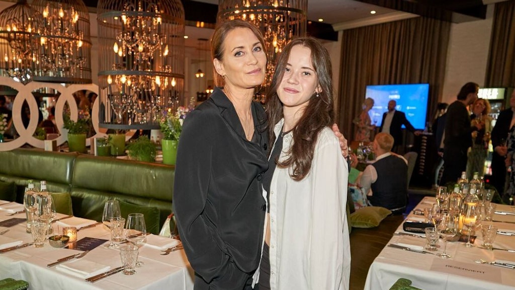 Schauspielerin Anja Kling (mit Tochter Alea) bei der Bekanntgabe der Nominierung für den Deutschen Schauspielpreis in Berlin.