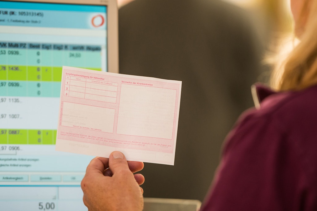 Das rosafarbene Rezept gilt als Standardrezept – zumindest für diejenigen, die gesetzlich versichert sind.