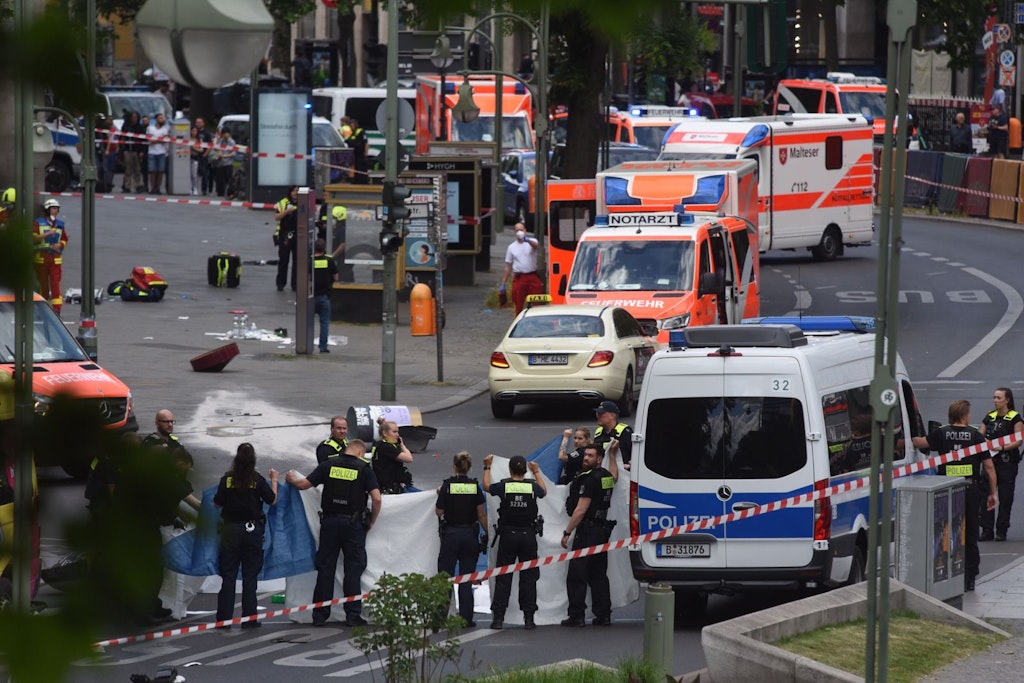 Der Rettungsdienst war am zuletzt am 8. Mai sehr belastet, als ein mutmaßlich psychisch Kranker am Tauentzien mit seinem Auto in eine Menschenmenge raste, eine Frau tötete und über 30 Menschen verletzte.