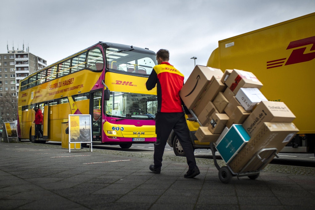 Paketboten wird es auch in Zukunft in Berlin geben, obwohl sie schlecht bezahlt werden.