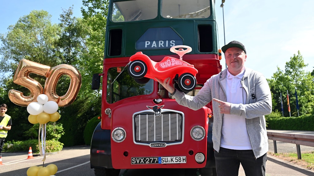 Joey Kelly zeigt es an: DAS ist ein Bobby-Car ...
