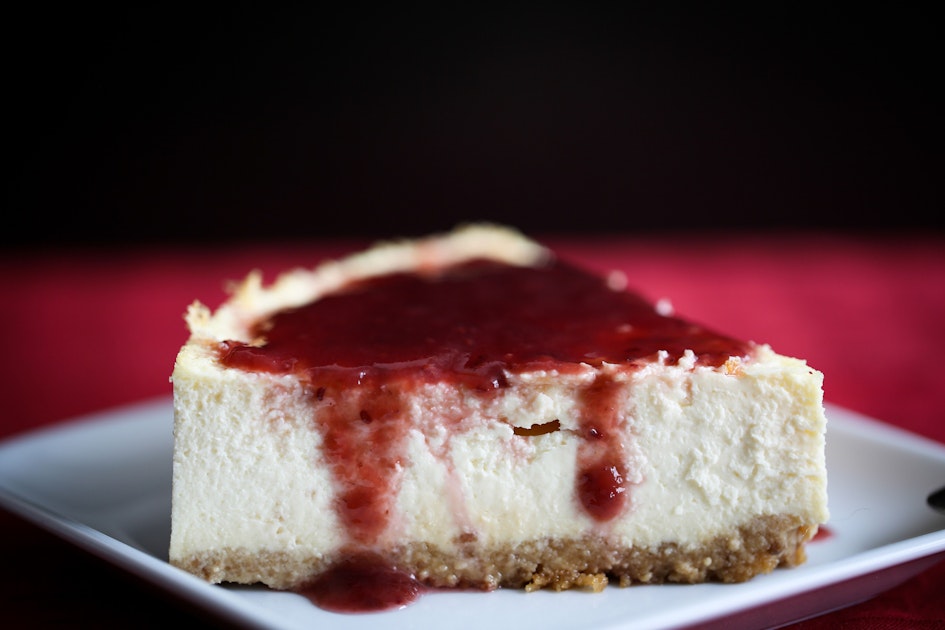 The New York Cheesecake tastes best ice cold – here is the original recipe for creamy enjoyment!