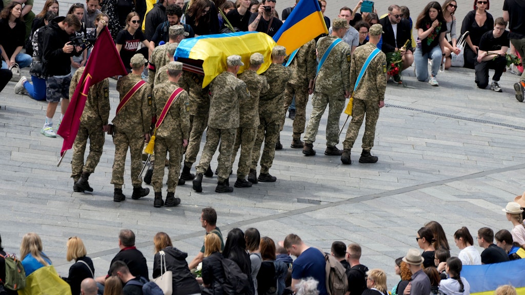 Trauerfeier für Roman Ratushnyi auf dem Maidan-Platz in Kiew.