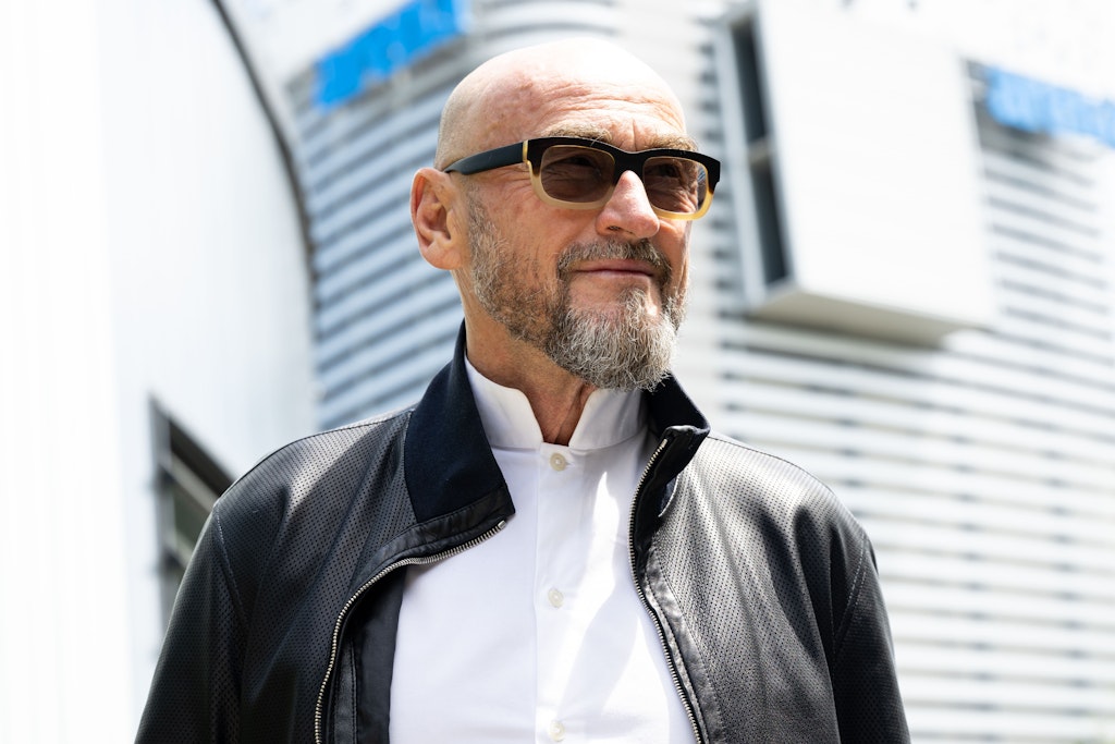 Steile Karriere, steiler Typ: Jochen Schweizer, Unternehmer, aufgenommen vor der Jochen Schweizer Arena.