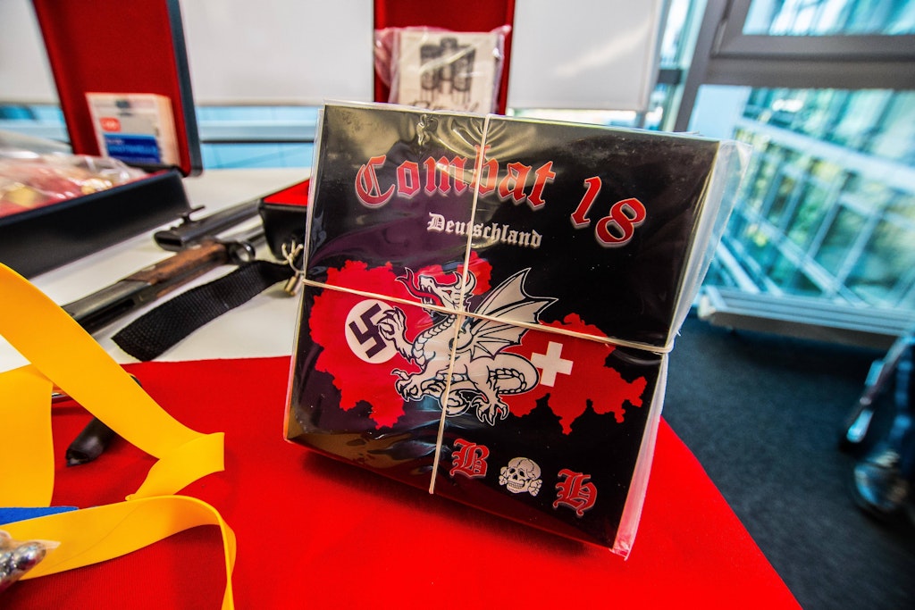 Beschlagnahmte CDs von Blood & Honour