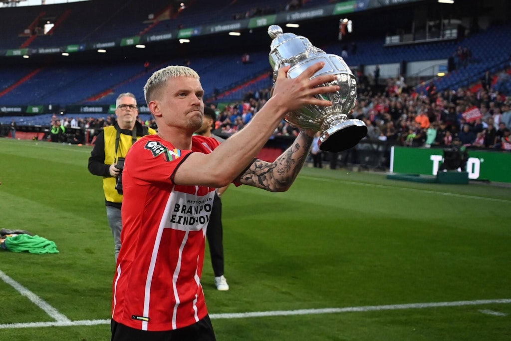 Philipp Max feiert in den Niederlanden den Pokalsieg gegen Ajax Amsterdam. Nun steht der 29-Jährige vor einer Rückkehr in die Bundesliga. Union ist heiß auf den Linksverteidiger.