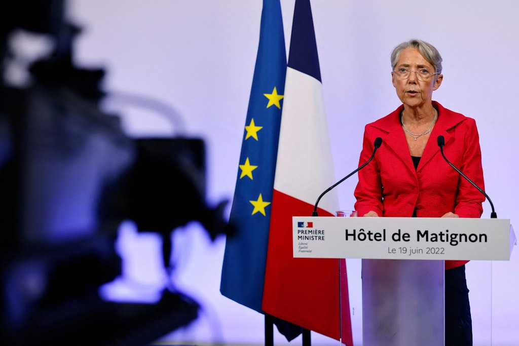 Premierministerin Elisabeth Borne aus dem Macron-Lager steht auf der Kippe.