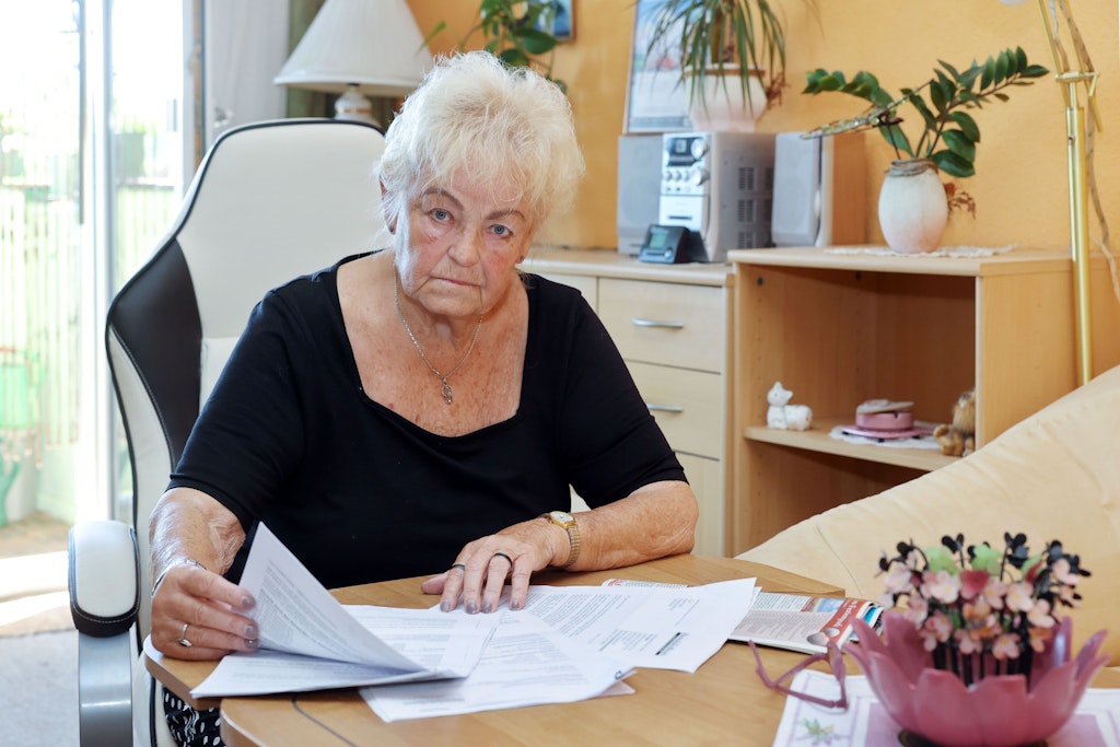Ingrid Krebs (83) aus Prenzlauer Berg muss trotz Reiserücktrittsversicherung die Stornokosten einer Reise zahlen.