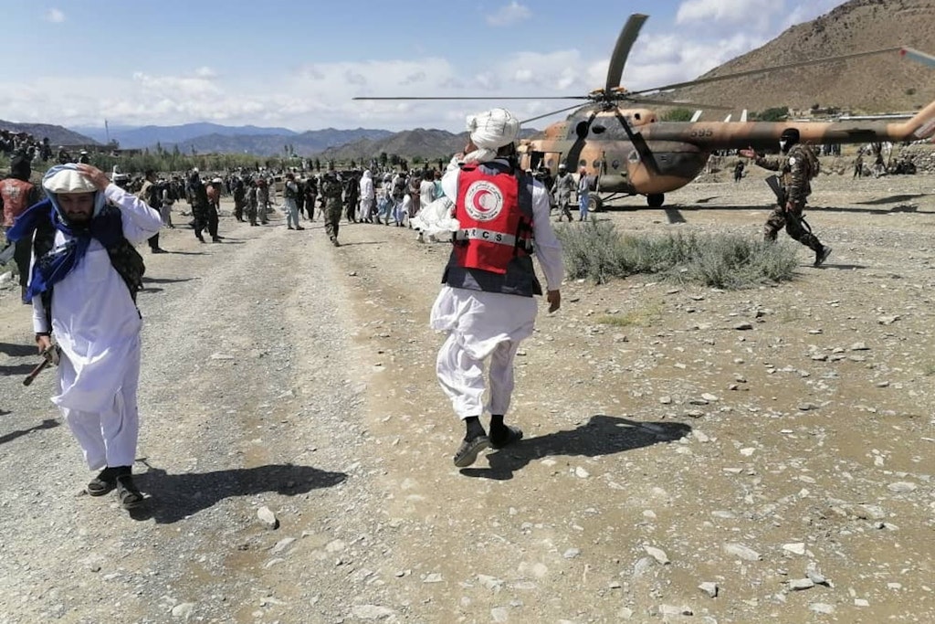 Helfer des Roten Halbmonds in der betroffenen Region Paktika.
