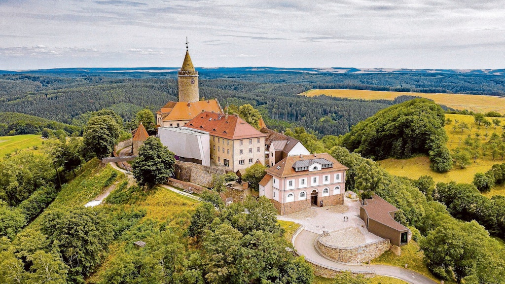 Die Leuchtenburg in Thüringen beherbergt das deutsche Porzellan-Museum.