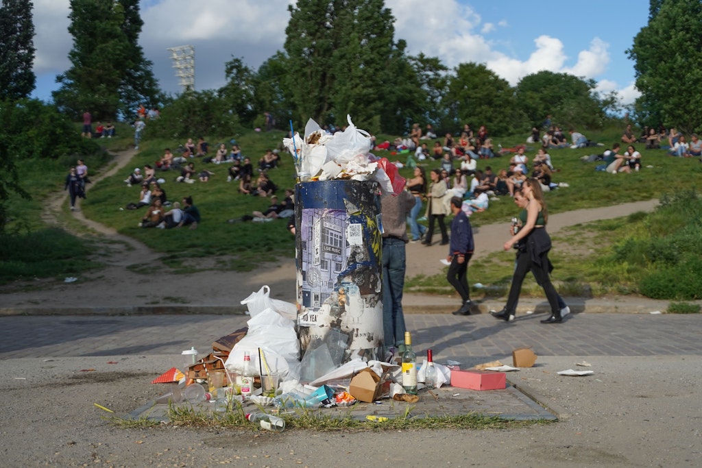 Mauerpark: Auch dieser beliebte Park hat ein Müllproblem. Nach Angaben der Bezirke sind die meisten Grünanlagen in Berlin betroffen.