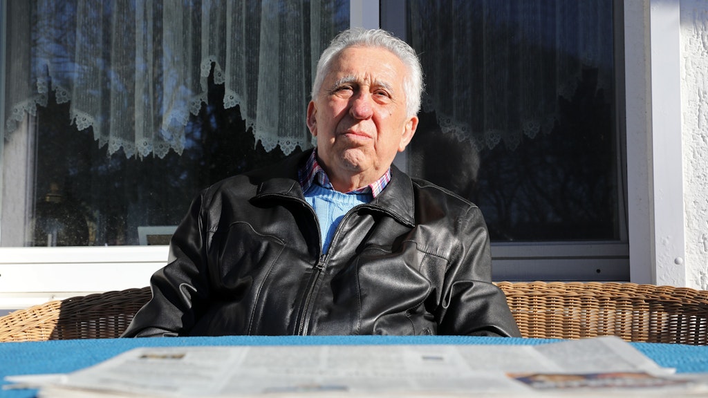 Egon Krenz auf der Terrasse seines Hauses in Mecklenburg-Vorpommern