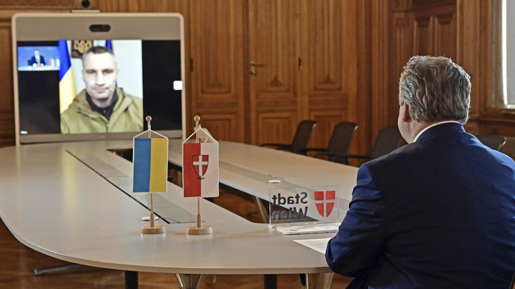 Bürgermeister Michael Ludwig im Gespräch mit dem falschen Klitschko.
